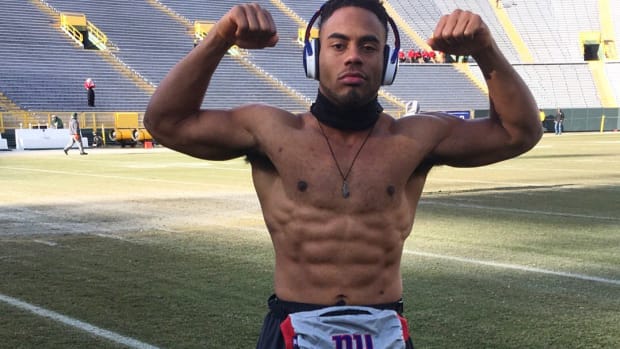 packers-giants-players-odell-beckham-shirtless-warmup-photos.jpg